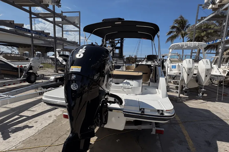 Slide: The Image of Sea Ray SPX 190 Outboard 2025 - 16