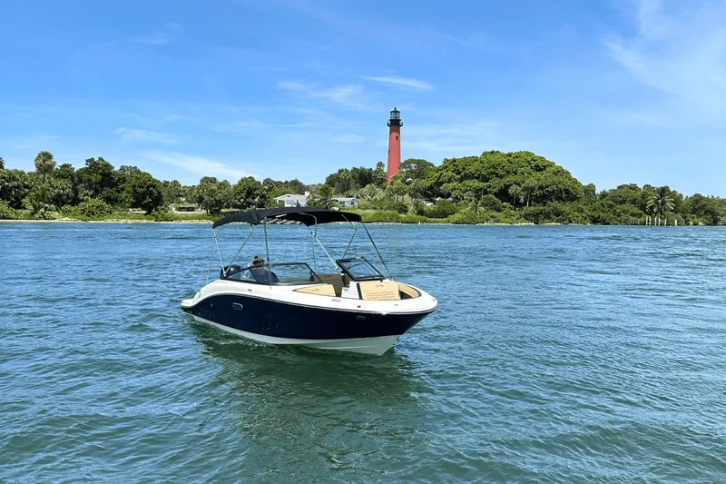 Slide: The Image of Sea Ray SPX 190 Outboard 2025 - 2