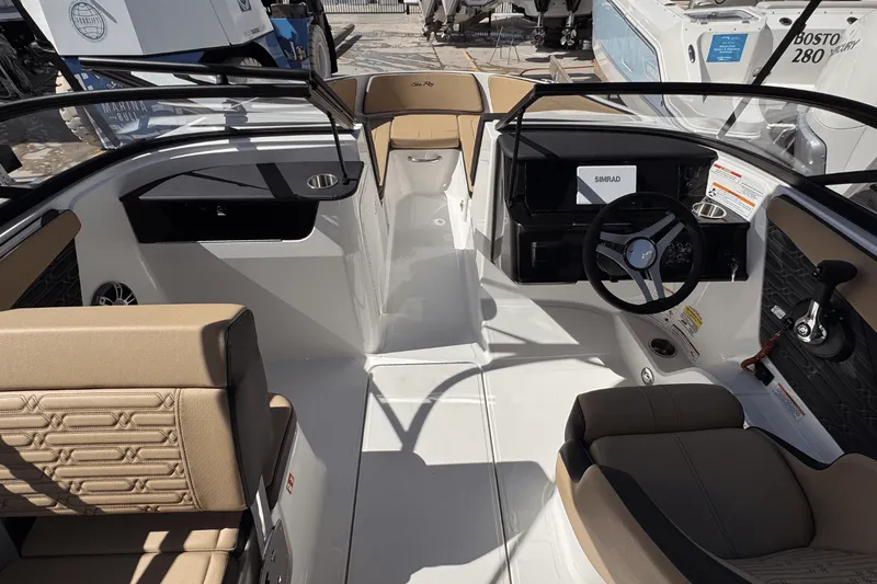 Slide: The Image of Sea Ray SPX 190 Outboard 2025 - 4