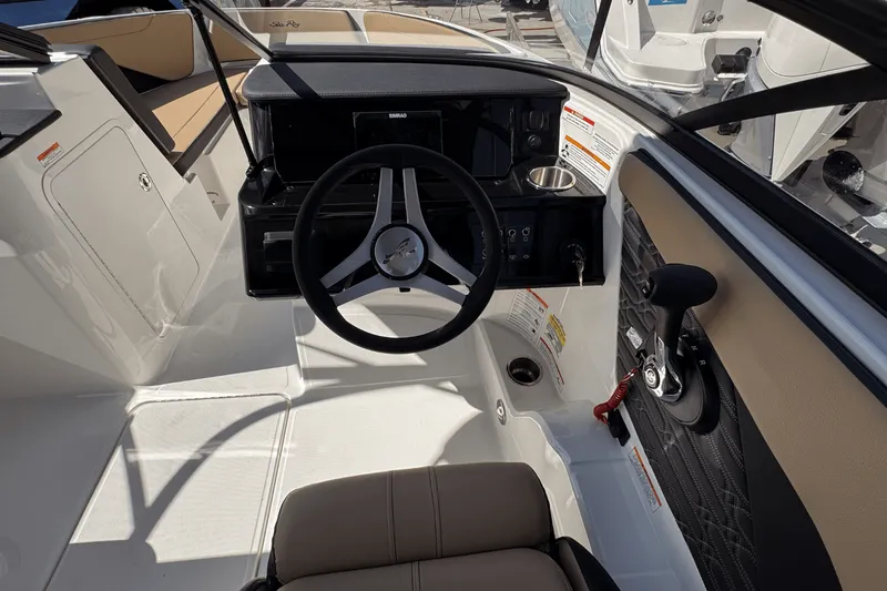 Slide: The Image of Sea Ray SPX 190 Outboard 2025 - 6