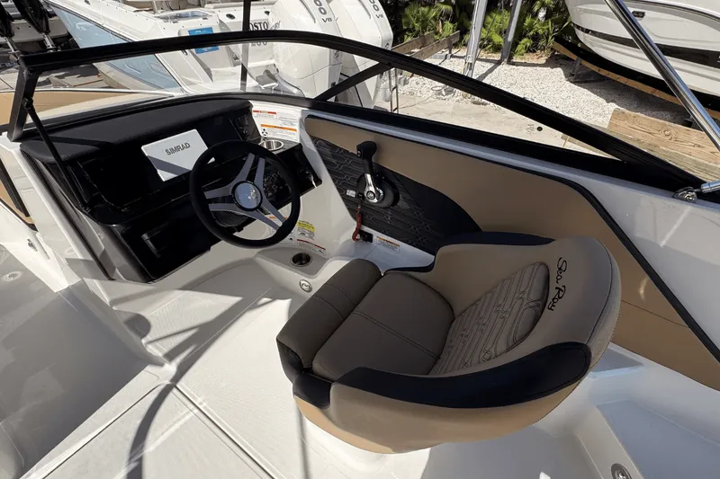 Slide: The Image of Sea Ray SPX 190 Outboard 2025 - 7