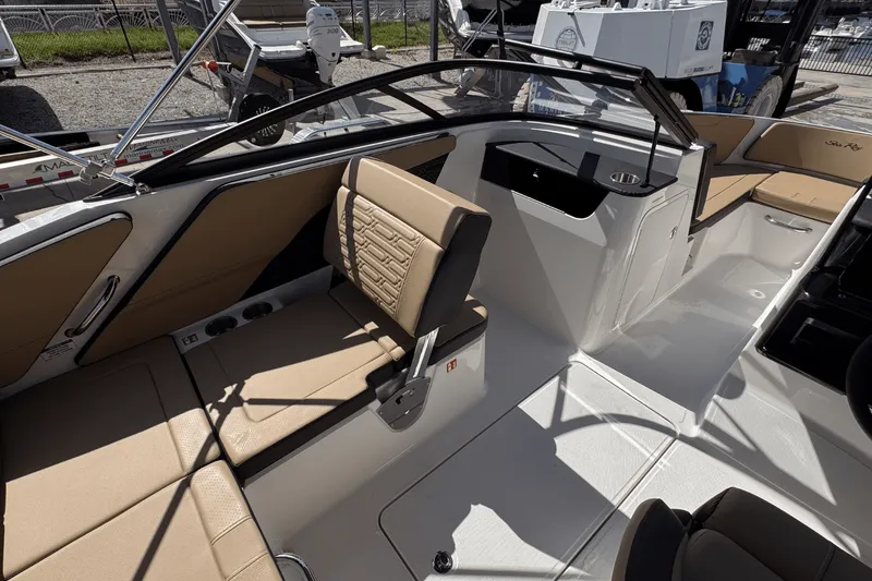 Slide: The Image of Sea Ray SPX 190 Outboard 2025 - 8