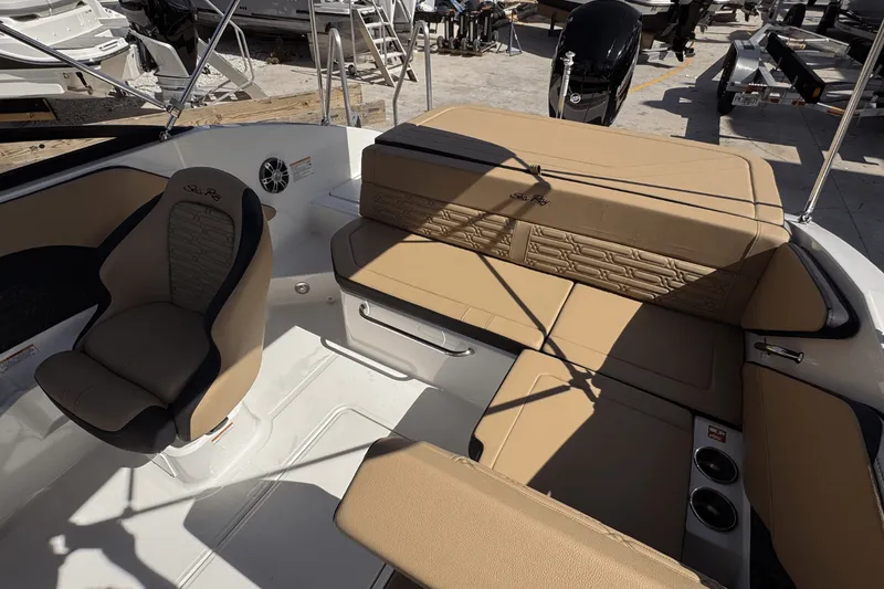 Slide: The Image of Sea Ray SPX 190 Outboard 2025 - 9