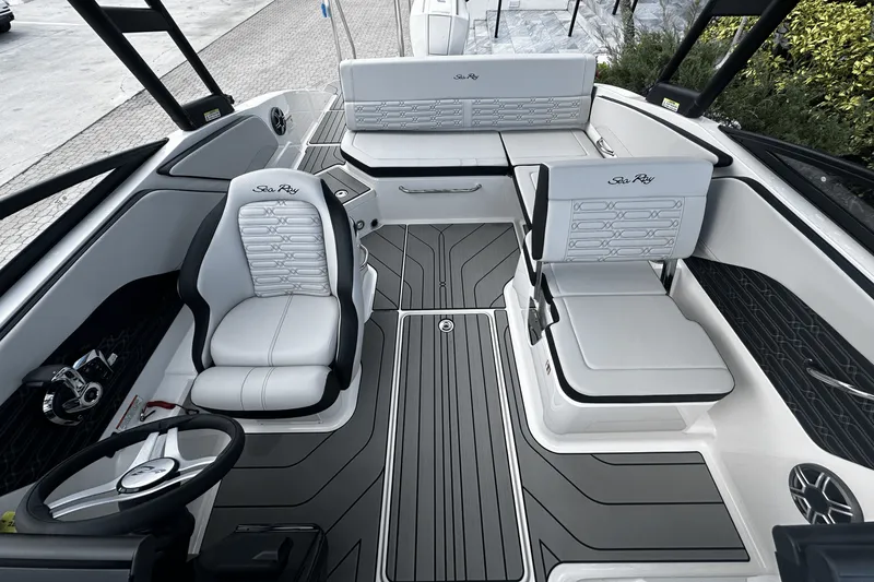 Slide: The Image of Sea Ray SPX 210 Outboard 2026 - 13