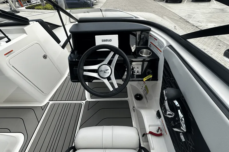 Slide: The Image of Sea Ray SPX 210 Outboard 2026 - 14