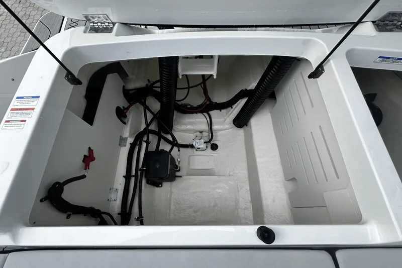 Slide: The Image of Sea Ray SPX 210 Outboard 2026 - 18