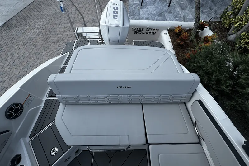 Slide: The Image of Sea Ray SPX 210 Outboard 2026 - 9