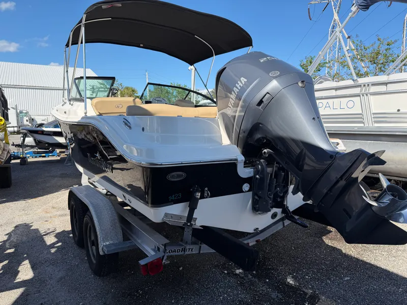 Slide: The Image of Nautic Star 2302LDC 2019 - 7