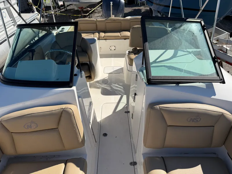 Slide: The Image of Nautic Star 2302LDC 2019 - 9