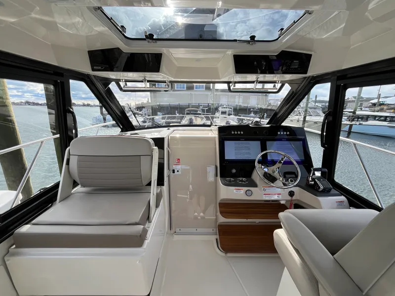 Slide: The Image of Boston Whaler 365 Conquest 2026 - 21