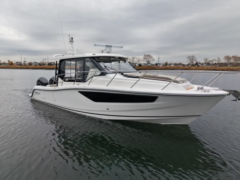 Slide: The Image of Boston Whaler 365 Conquest 2026 - 3