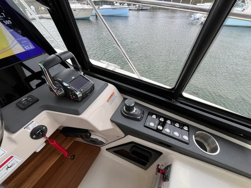 Slide: The Image of Boston Whaler 365 Conquest 2026 - 32