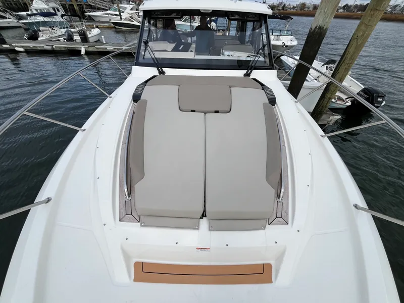 Slide: The Image of Boston Whaler 365 Conquest 2026 - 54
