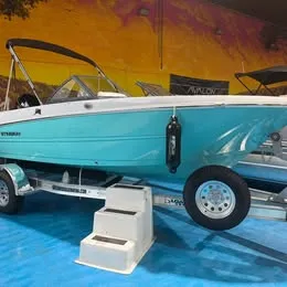 Slide: The Image of Stingray Boat Company "Sea Glass" 17DC 2027 - 6