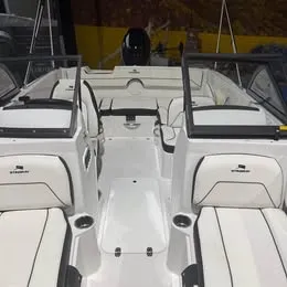 The Image of Stingray Boat Company "Sea Glass" 17DC 2027 - 0