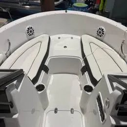 Slide: The Image of Stingray Boat Company "Sea Glass" 17DC 2027 - 3