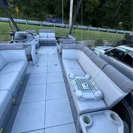 Slide: The Image of Sea-Doo "H2Whoa" Switch® Cruise 21 - 230 hp Galvanized 2024 - 10
