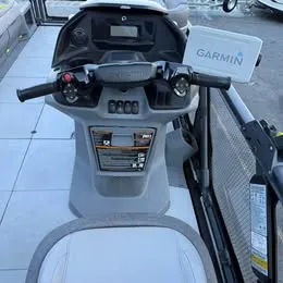 Slide: The Image of Sea-Doo "H2Whoa" Switch® Cruise 21 - 230 hp Galvanized 2024 - 3