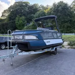 Slide: The Image of Sea-Doo "H2Whoa" Switch® Cruise 21 - 230 hp Galvanized 2024 - 6