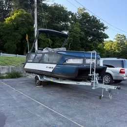 The Image of Sea-Doo "H2Whoa" Switch® Cruise 21 - 230 hp Galvanized 2024 - 0