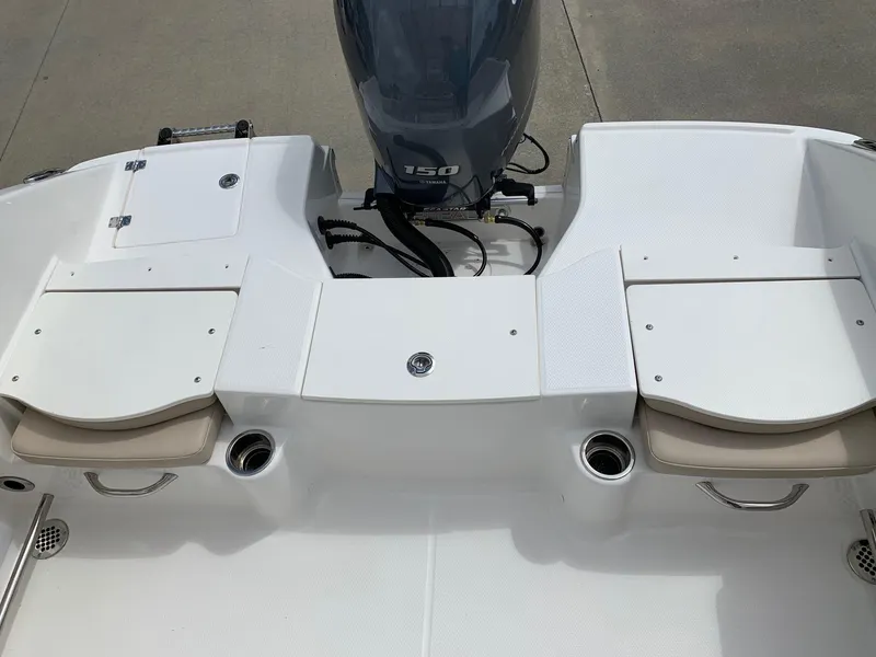 Slide: The Image of 2024 Robalo R200 Center Console boat stern with seating and outboard motor. - 16