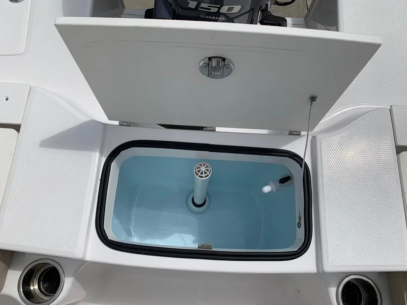 Slide: The Image of 2024 Robalo R200 Center Console livewell with open lid. - 15