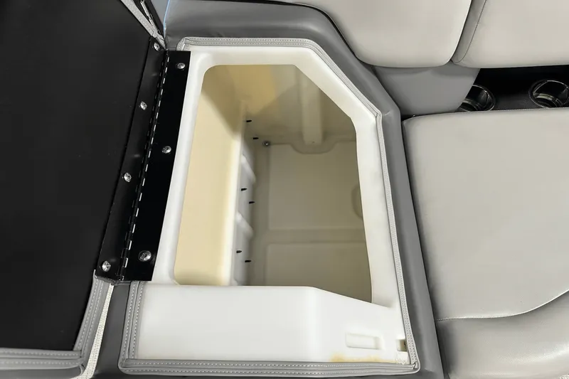 Slide: The Image of Forest River 500 2022 - 57