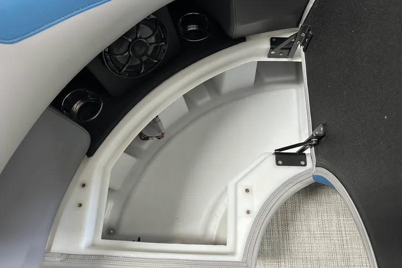 Slide: The Image of Forest River 500 2022 - 71