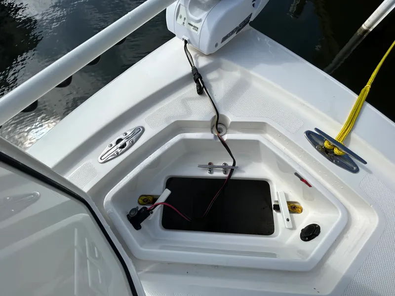 Slide: The Image of SeaVee 270Z 2017 - 21