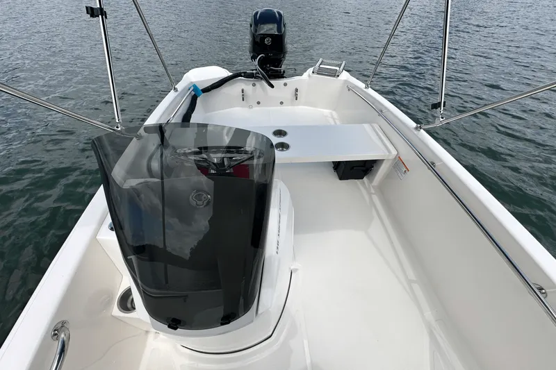 Slide: The Image of Boston Whaler 130 Super Sport 2026 - 10