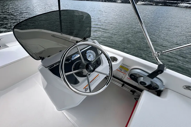 Slide: The Image of Boston Whaler 130 Super Sport 2026 - 12