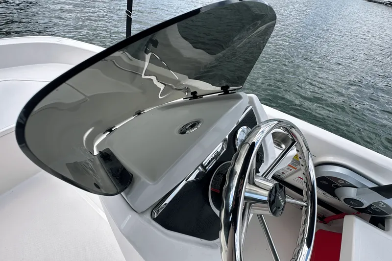 Slide: The Image of Boston Whaler 130 Super Sport 2026 - 13