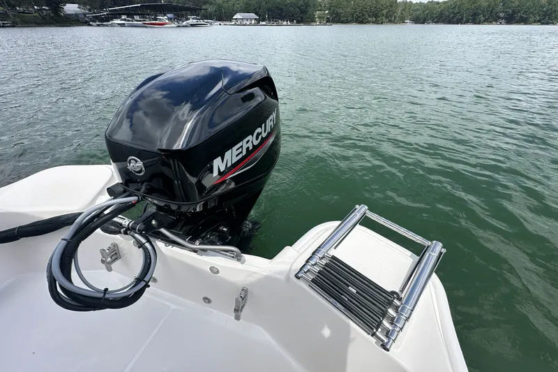 Slide: The Image of Boston Whaler 130 Super Sport 2026 - 15