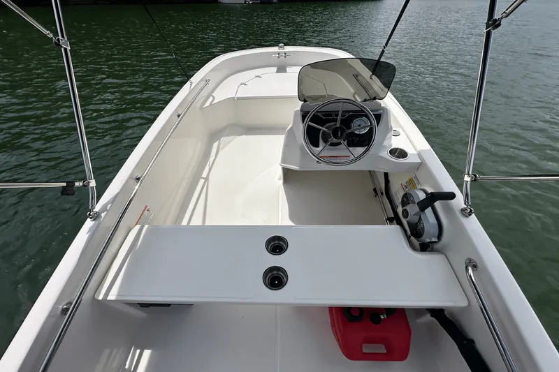 Slide: The Image of Boston Whaler 130 Super Sport 2026 - 16