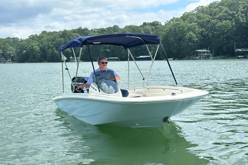 Slide: The Image of Boston Whaler 130 Super Sport 2026 - 4