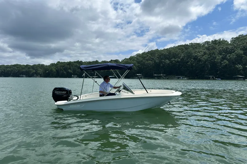 Slide: The Image of Boston Whaler 130 Super Sport 2026 - 6