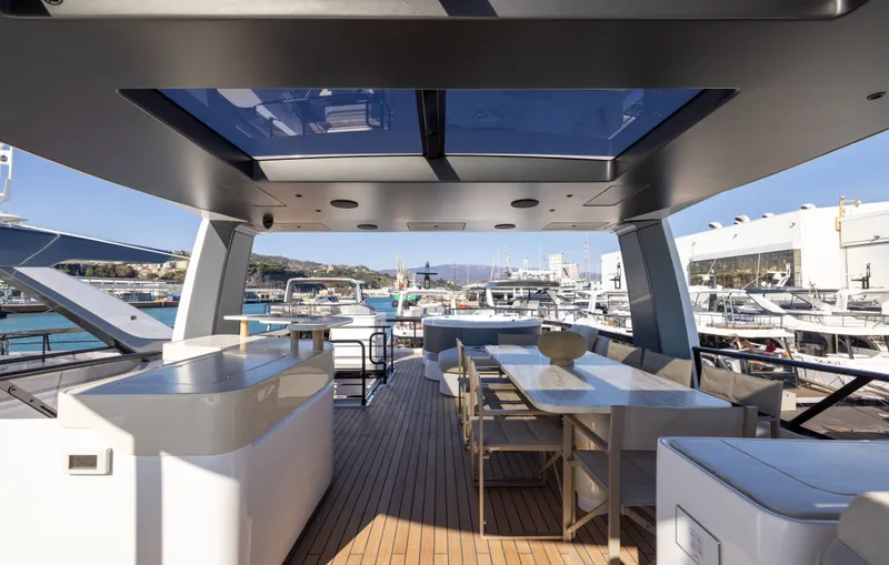 Slide: The Image of Azimut Fly 82 2027 - 10