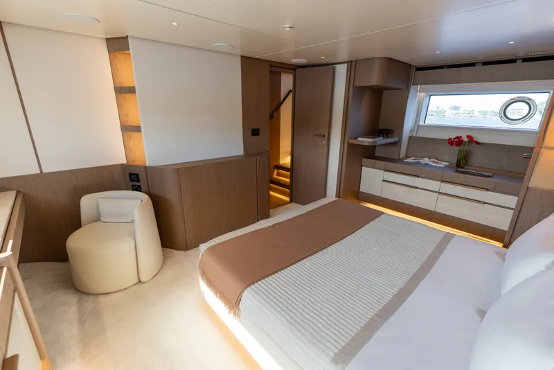Slide: The Image of Azimut Fly 82 2027 - 61