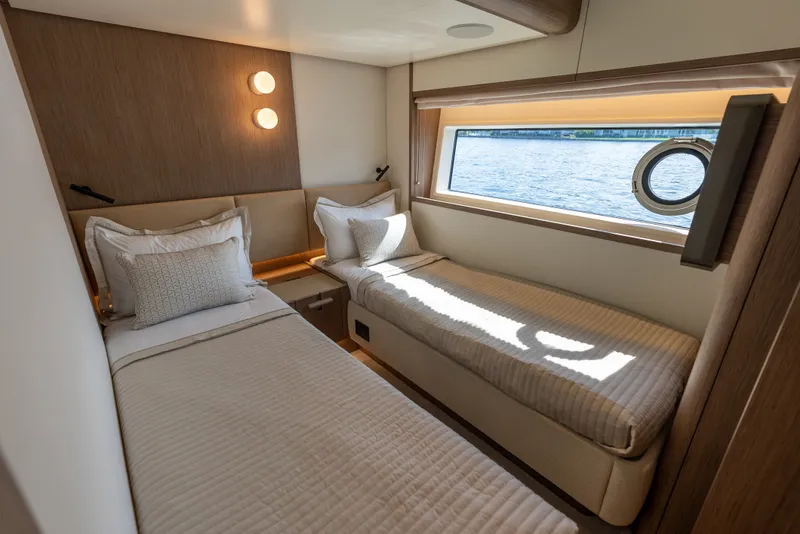 Slide: The Image of Azimut Fly 82 2027 - 68