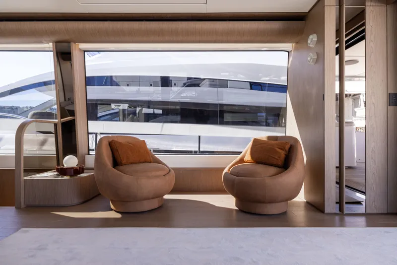 Slide: The Image of Azimut Fly 82 2027 - 20