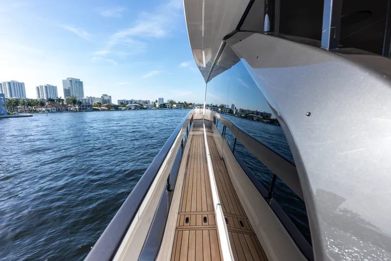 Slide: The Image of Azimut Fly 82 2027 - 34
