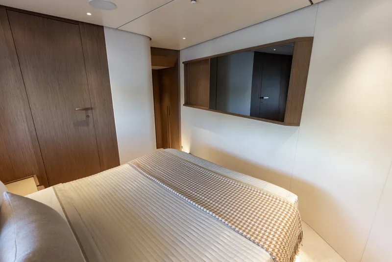 Slide: The Image of Azimut Fly 82 2027 - 77