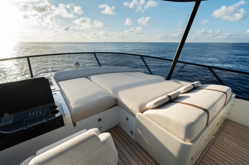 Slide: The Image of Azimut Fly 82 2027 - 19