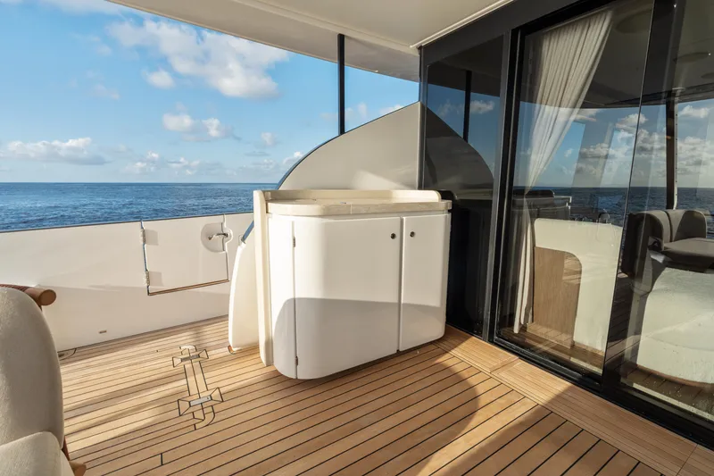 Slide: The Image of Azimut Fly 82 2027 - 45