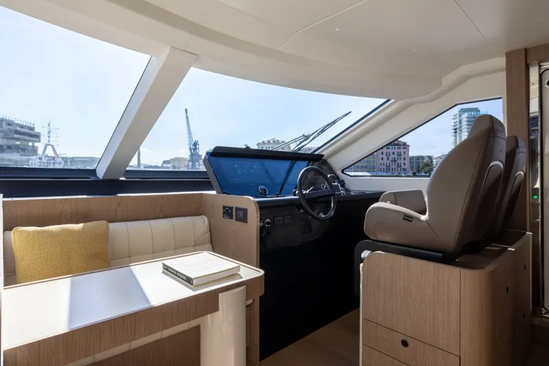 Slide: The Image of Azimut Fly 82 2027 - 15