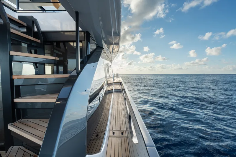 Slide: The Image of Azimut Fly 82 2027 - 11
