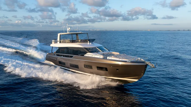 Slide: The Image of Azimut Fly 82 2027 - 1