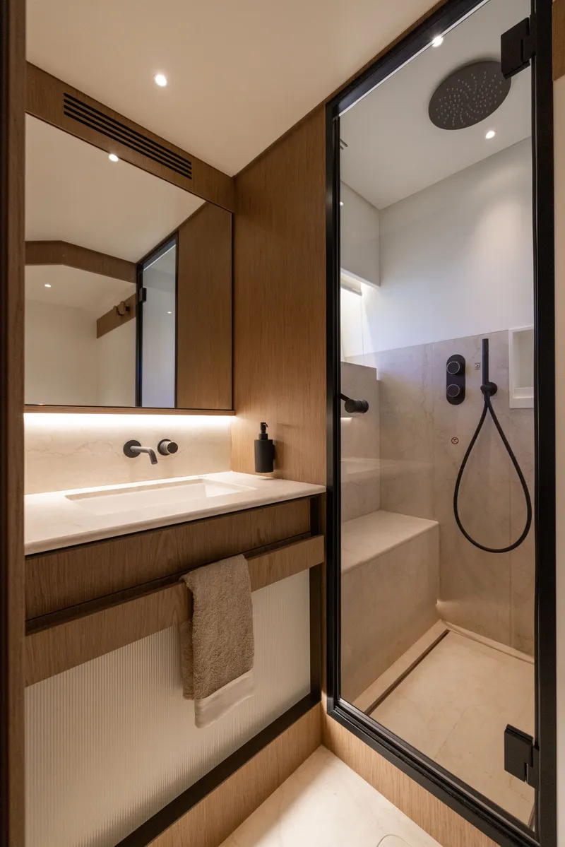 Slide: The Image of Azimut Fly 82 2027 - 35