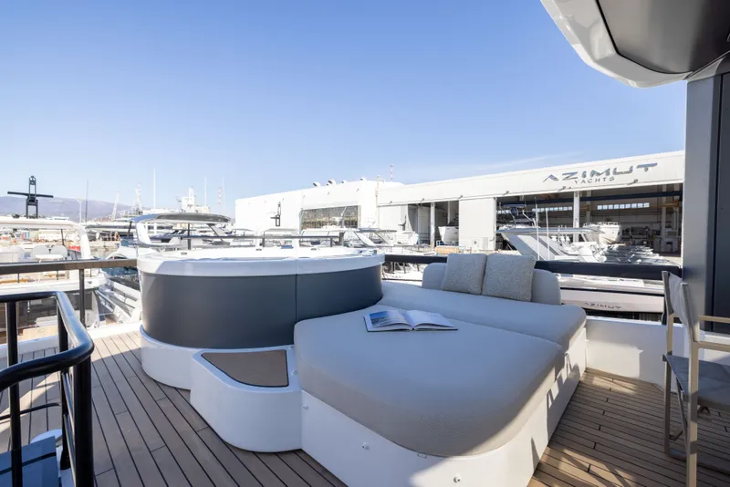 Slide: The Image of Azimut Fly 82 2027 - 6