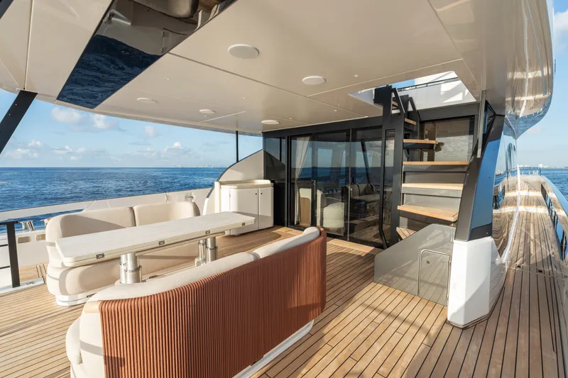 Slide: The Image of Azimut Fly 82 2027 - 43